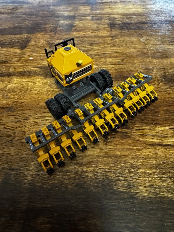 1/64 Custom Yellow 12row Striptill Farm Toy  - Image 4 of 4