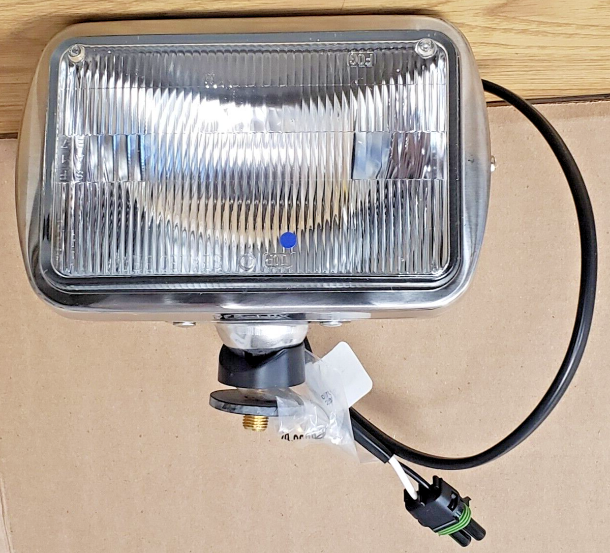 NEW PACCAR OEM SINGLE LH/RH RECTANGULAR FOG LIGHT ASSEMBLY ~ K256