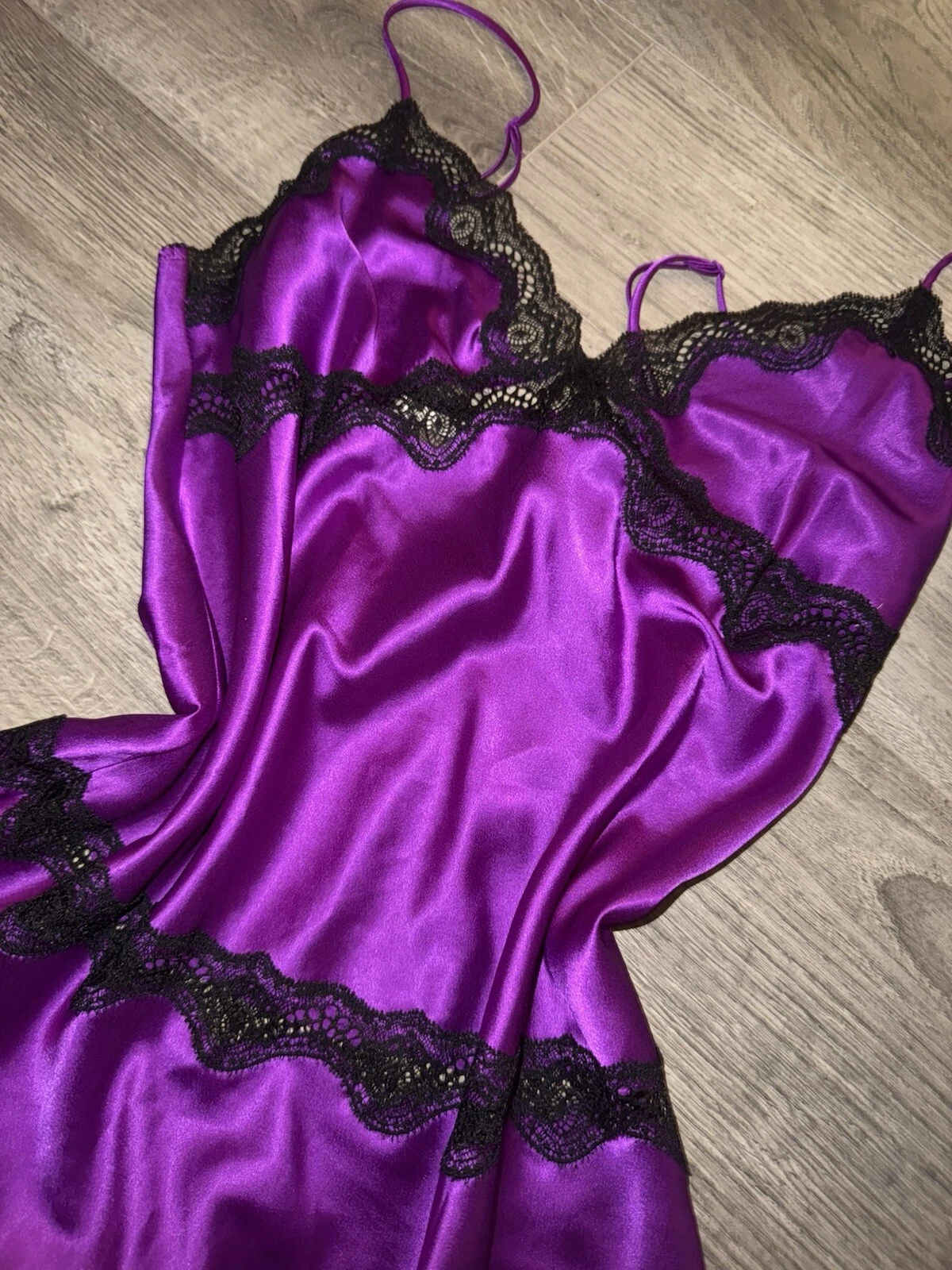 UNDERCOVER Victoria's Secret abito slip in pizzo viola e nero medio
