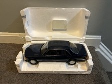 Norev Mercedes-Benz 1:18 560 SEL W126 1985-1991 Dark Blue 183465 Limited Edition