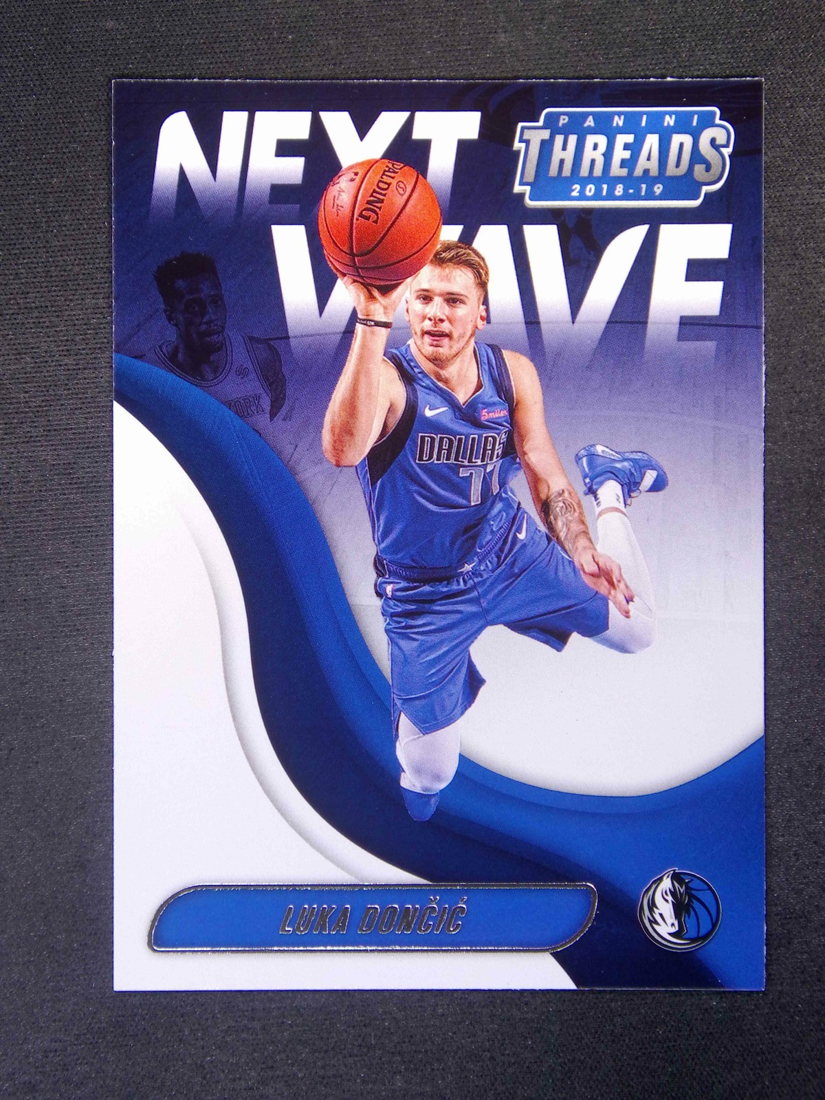 2018-19 Panini Threads Luka Doncic #3 RC Rookie Next Wave