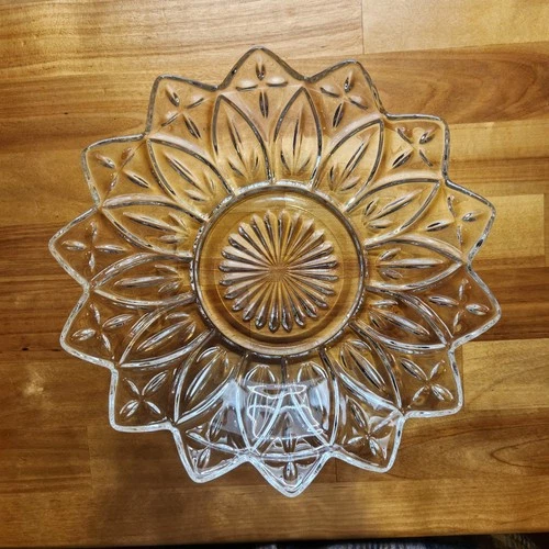 VINTAGE FEDERAL GLASS PETAL CLEAR ROUND FLOWER SHAPED BOWL 8"