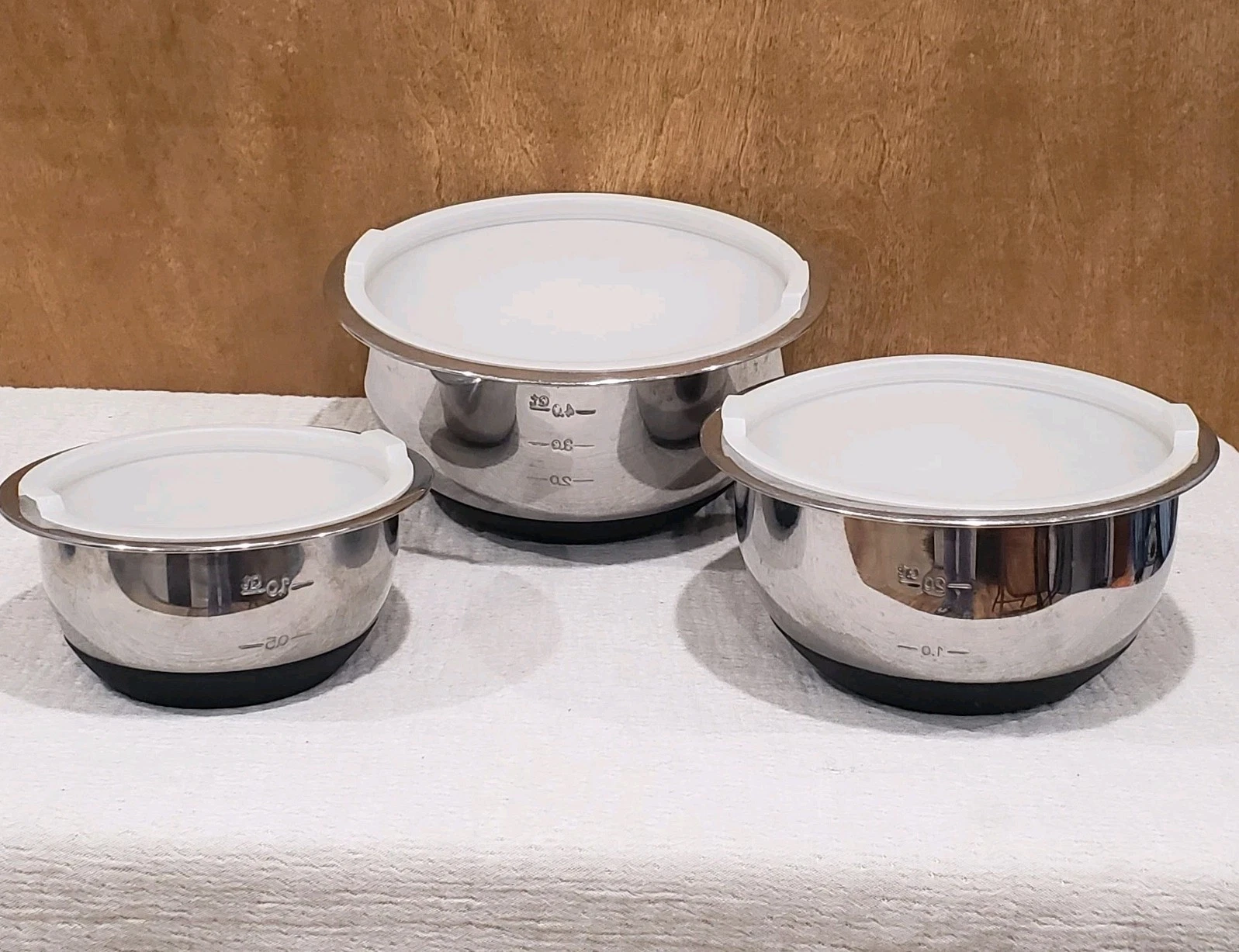 Wolfgang Puck Stainless Steel Lidded Measuring Nesting Bowls Silicone Bottom 3PC
Opens in a new wind