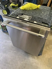 Thermador 24" Stainless Steel Sapphire Dishwasher Model DWHD770WFP - PICKUP ONLY