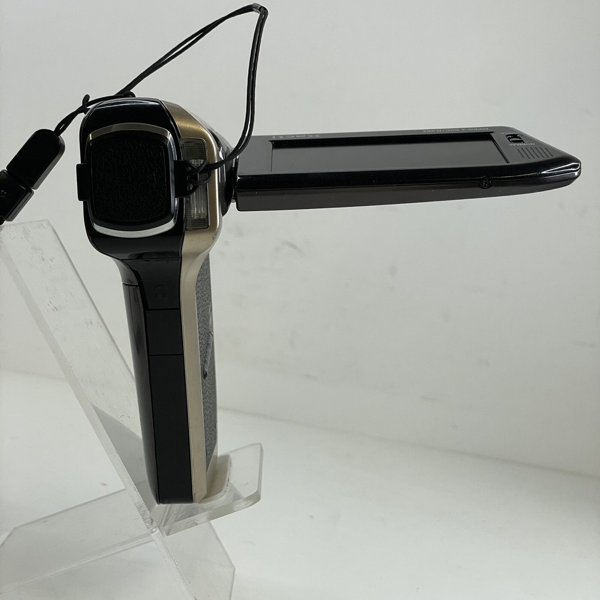Sanyo Xacti VPC-HD700 7.1 MP 720p Camcorder - READ!! - (G16:3) | eBay