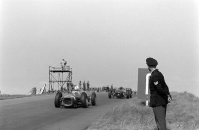 Jim Clark Lotus 21 Climax leads Phil Hill Ferrari 156 1961 F1 Old Photo 11