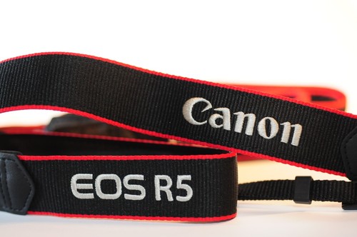 Canon R5 camera shoulder strap MINT Genuine for Mirrorless full frame camera