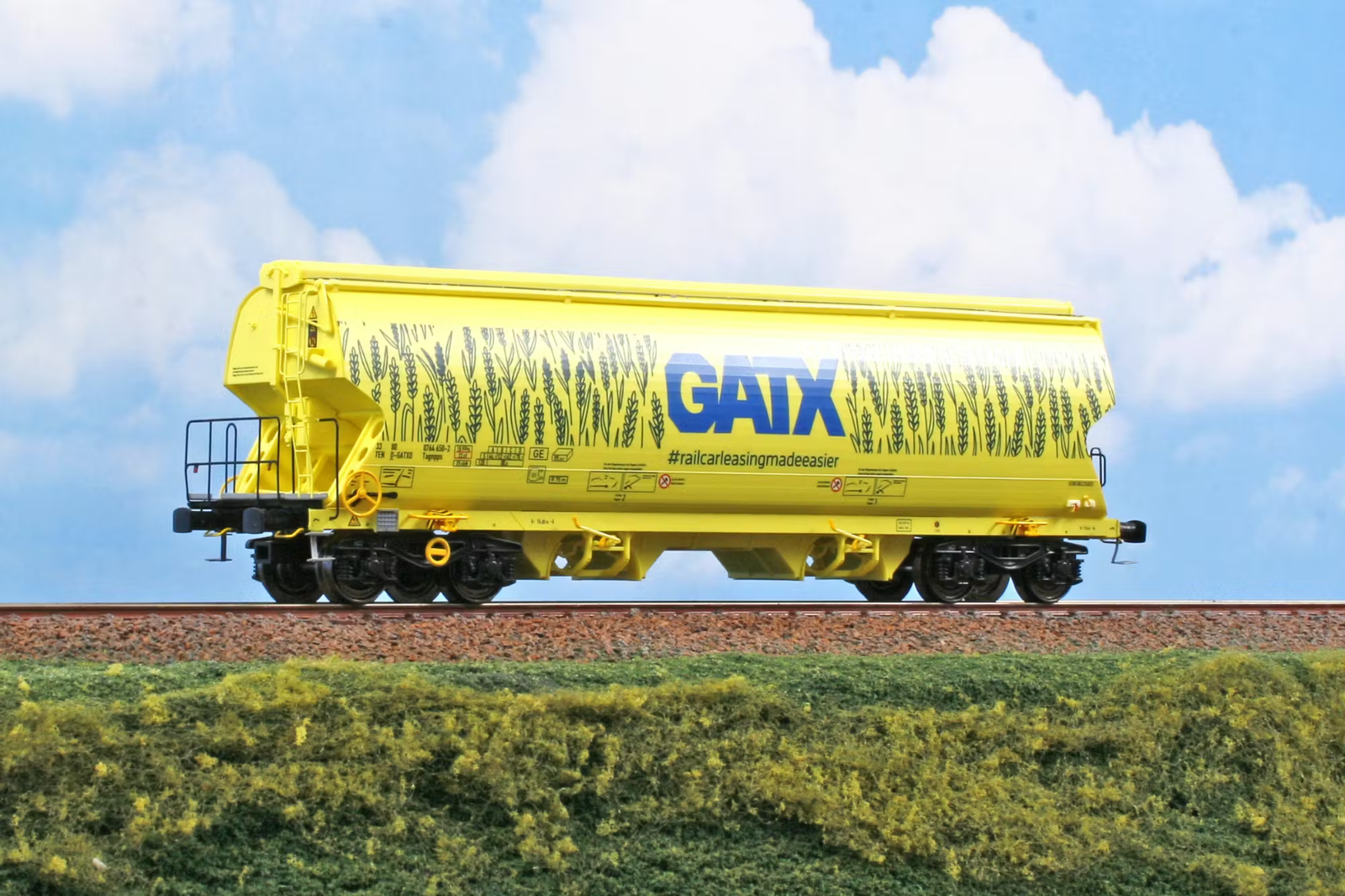 NME 525610 Grain Hopper Car 95 m³ GATX Yellow Livery HO 1:87