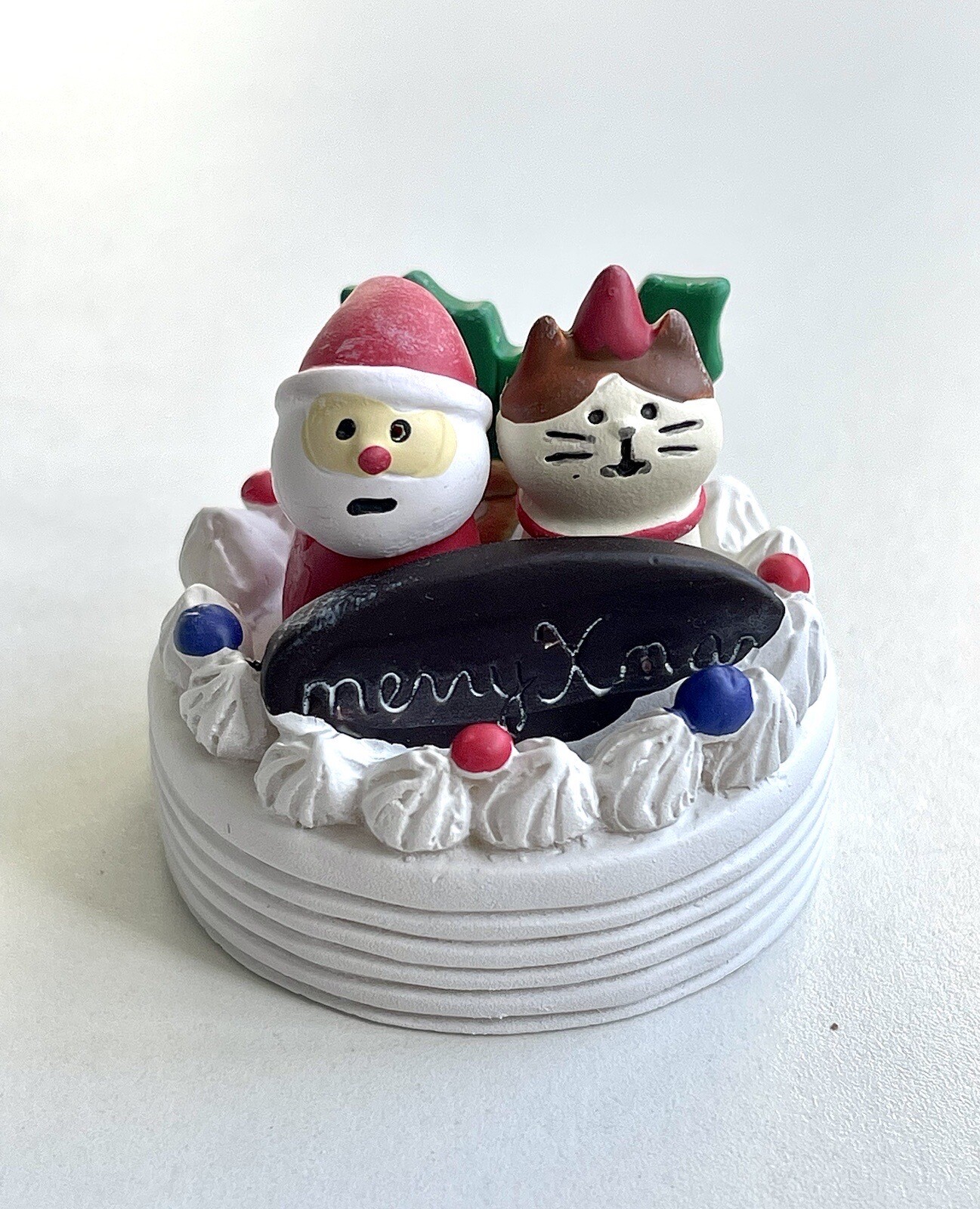 Pastel de Navidad de resina estilo japonés con adorno de Papá Noel y gato de Navidad聖誕老人�