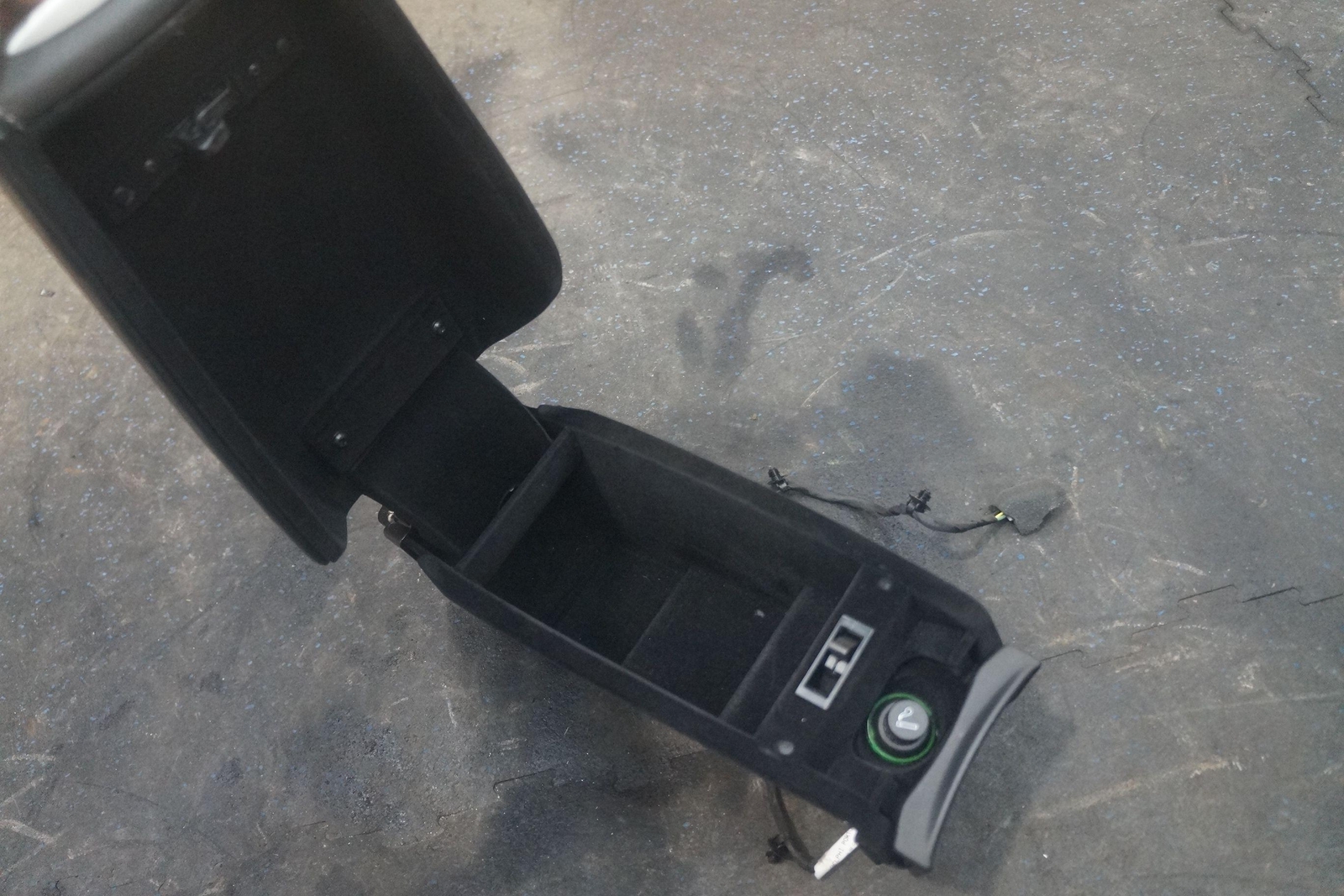 Front Center Console Armrest Compartment Lid Black 83755012 Ferrari FF 2014