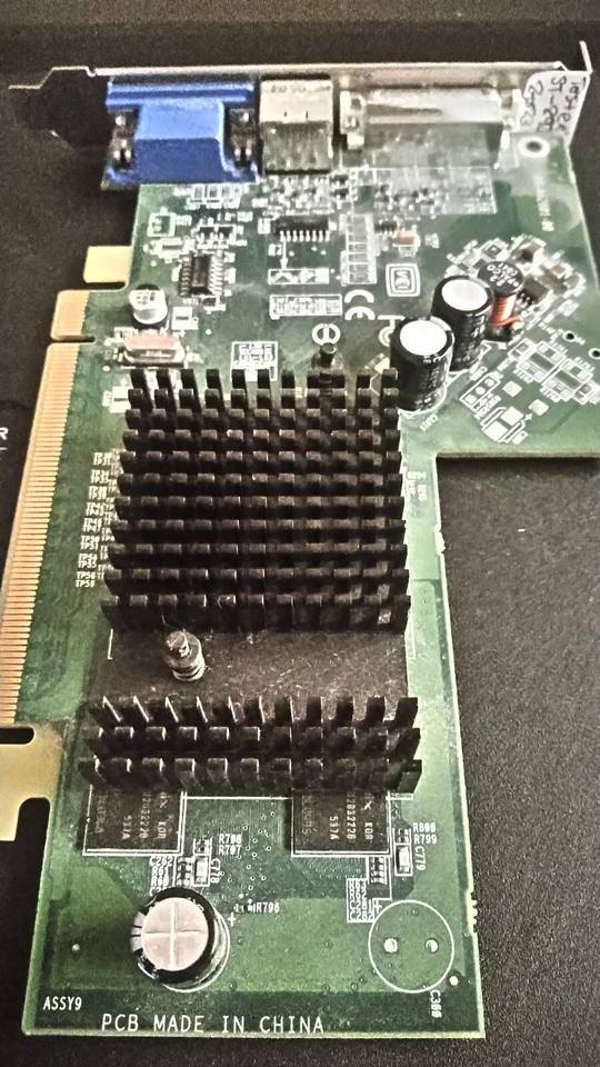 {ATI} Radeon X300 PCIe Video-Card {0UC996} - Image 4 of 4