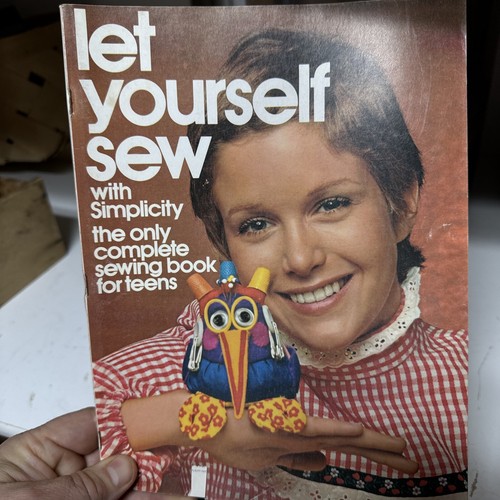 VTG 1972 “Let Yourself Sew” With Simplicity Complete Sewing Book for Teens