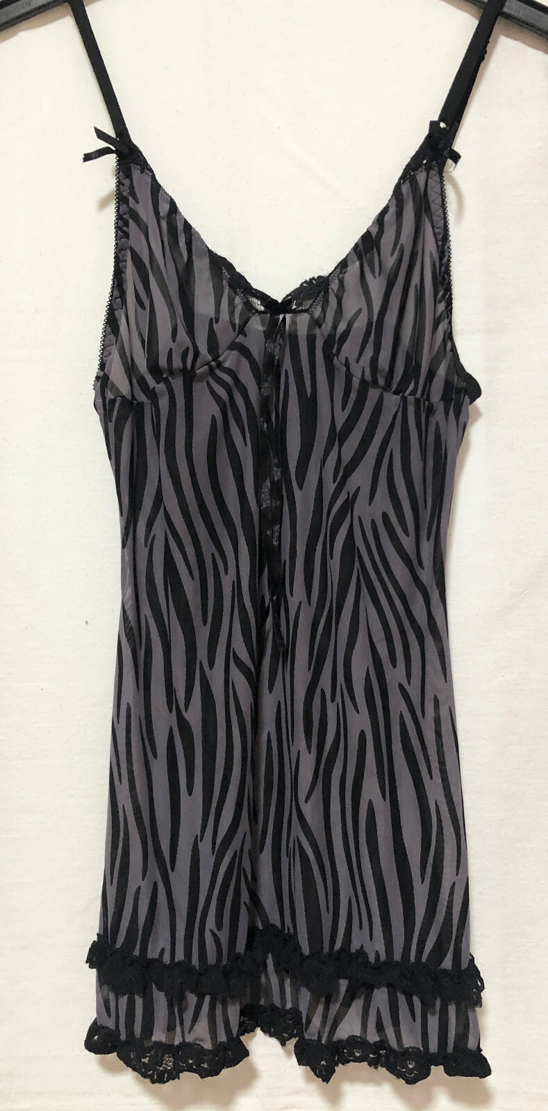 Sanselle Damen Nachthemd Dessous Negligé M Spitze Rüschen lila schwarz