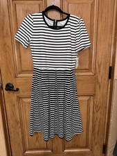 NWT LuLaRoe Medium Amelia Dress with Pockets Black And White stripe