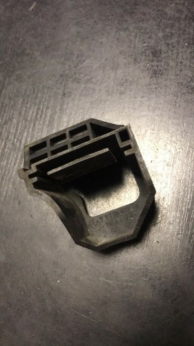 BMW 1 3ER E81 E82 E87 E92 E93 Kühlerhalter unten 7526443