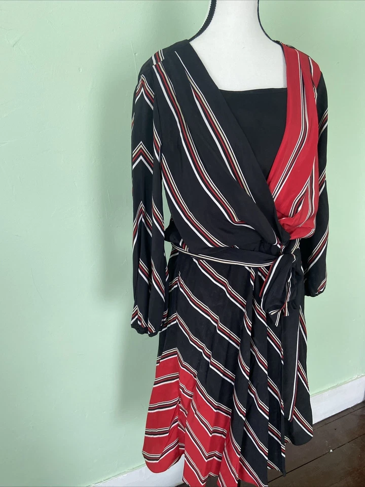 Vestido Casa Blanca Mercado Negro Seda Rayas con Cinturón y Mangas Largas Foto 3 de 4