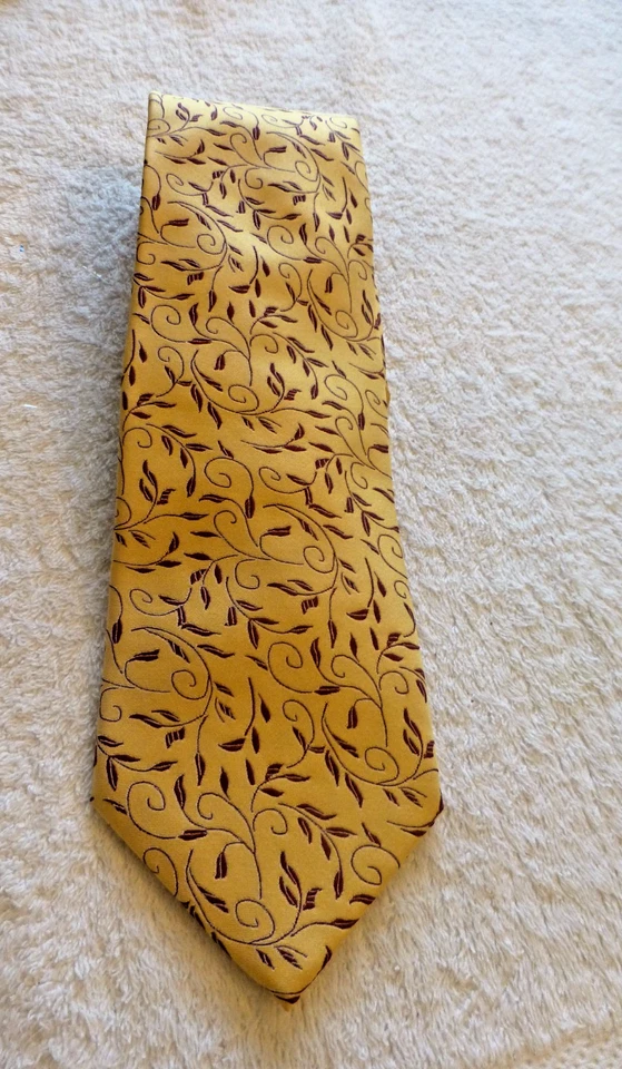 Corbata Lorenzo Cana 100% Seda Hecha a Mano Amarilla con Hojas Rojas Foto 2 de 4