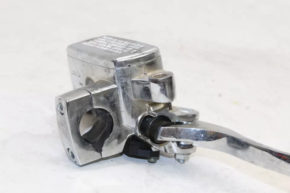 Cilindro maestro de freno delantero derecho Honda Goldwing Gl1200 1984 45500-mg9-771 OEM Foto 4 de 4