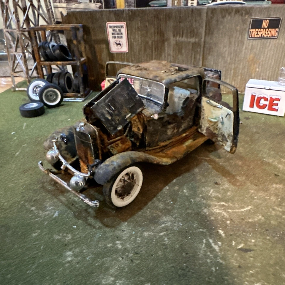 1932 Ford Deuce Coupe’- Barn Find Cars - 1:24 DIECAST - Franklin Mint Weathered - Image 4 of 4