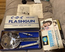 Vintage C.O.C Flashgun with Synchronizing Tripper Press 25 Bulbs RARE NEW