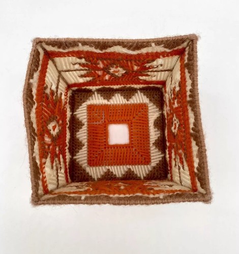 Vintage Handmade Needlepoint Tissue Box Holder Plastic Canvas Southwest Design - Picture 7 of 10