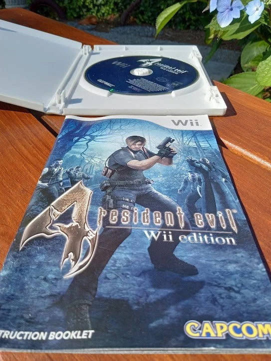 Resident Evil 4 Wii Edition (Nintendo Wii, 2007) complete CIB w/ Manual - Image 3 of 4