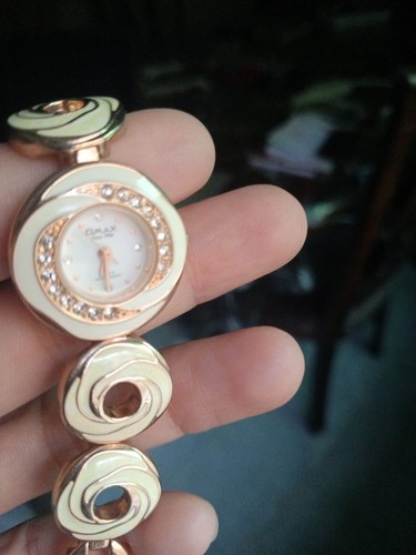 Vecchio orologio OMAX Ciramiec avorio oro cover diamante unico bisogno batteria raro - Foto 6 di 8