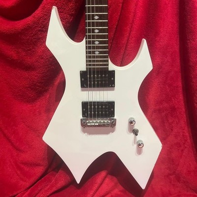 B.C. Rich Warlock White E-Gitarre Markante Korpusform