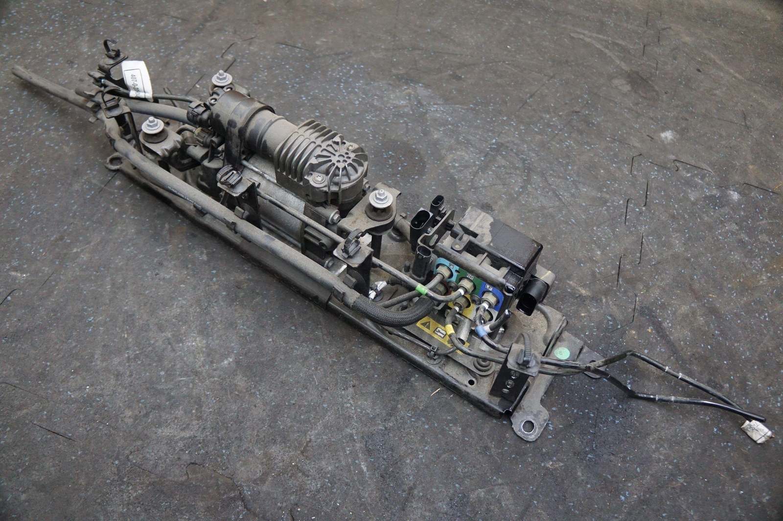 Air Ride Suspension Compressor Assembly 670039247 OEM Maserati Levante 2017+