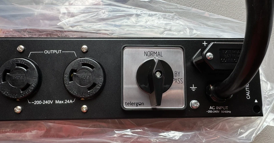 Tripp-Lite SUPDMB6K Detachable PDU Option For Compatible SmartOnline UPS Systems - Image 3 of 4