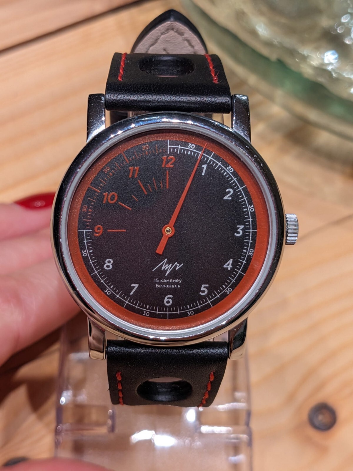 Luch Mono Racing Noire parfait pour adopter un style élégant et vintage au quotidien