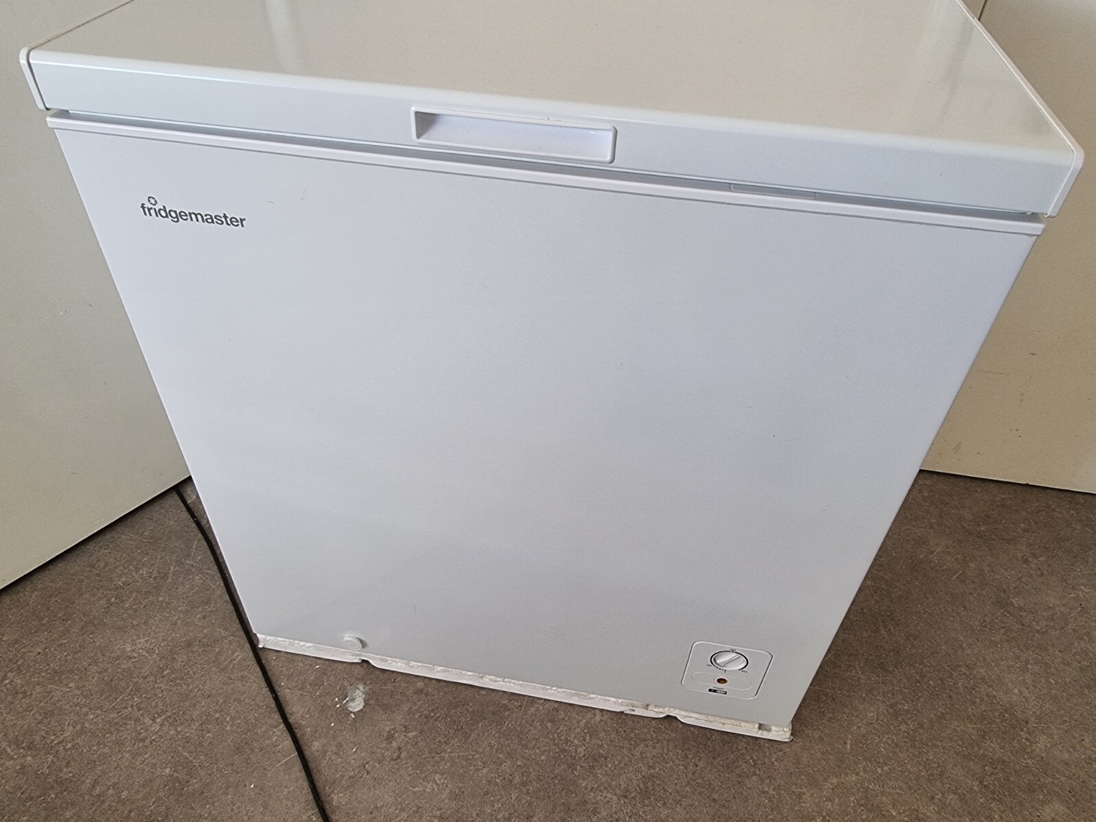 Fridgemaster MCF198 Standing 198 Litres a Chest Freezer White