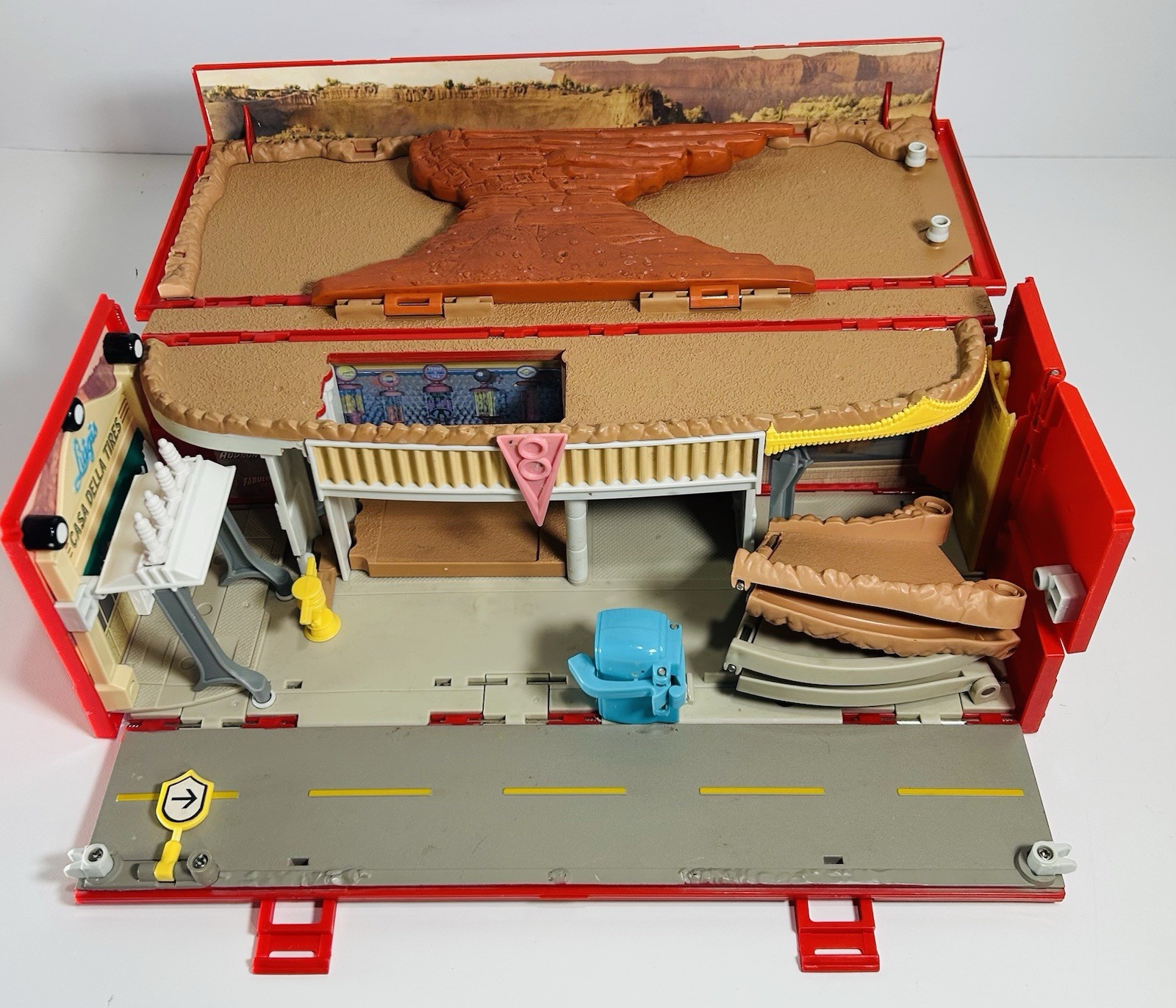Raditor Springa Disney Pixar Cars 2 Radiator Springs Playtown Fold Out Playset | eBay