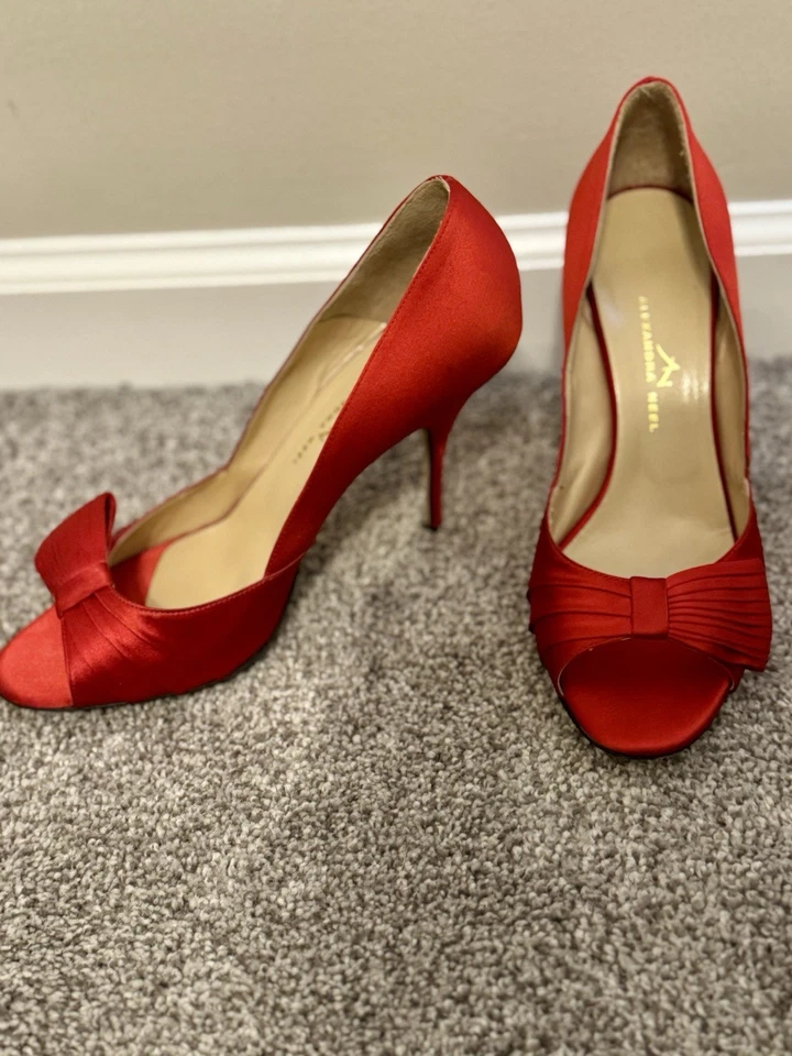 Bomba puerta satinada Alexander Neel roja. Talla 39.5UK 8.5US Foto 2 de 4