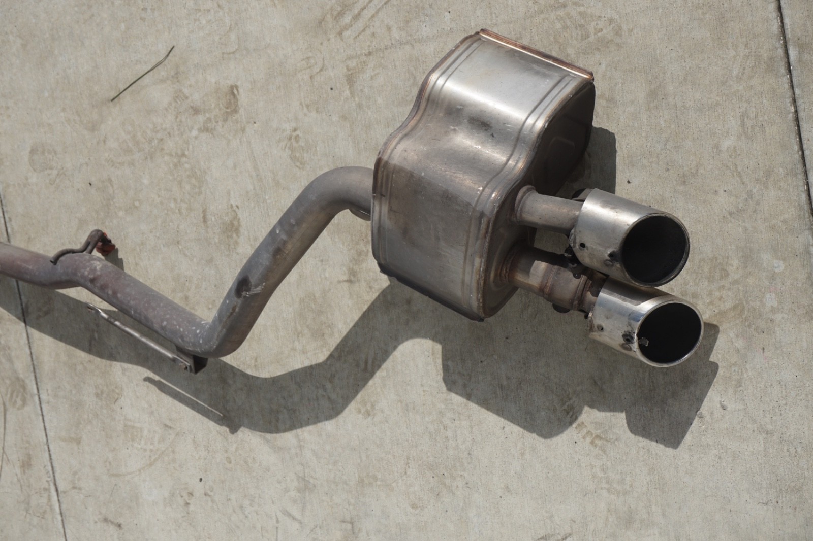 2014 - 2020  MASERATI GHIBLI LEFT REAR EXHAUST MUFFLER PIPE OEM