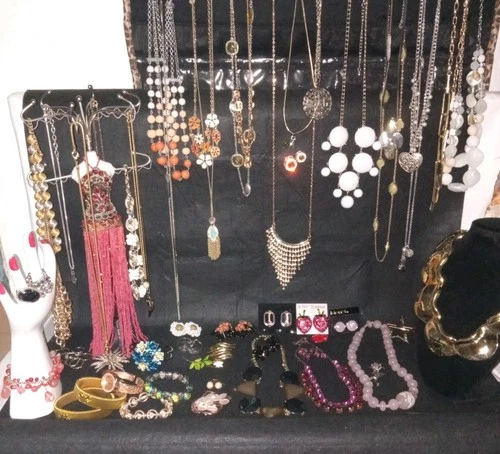 Vintage 2 Modern costume jewelry lot wearable beautiful signed/unsigned pieces