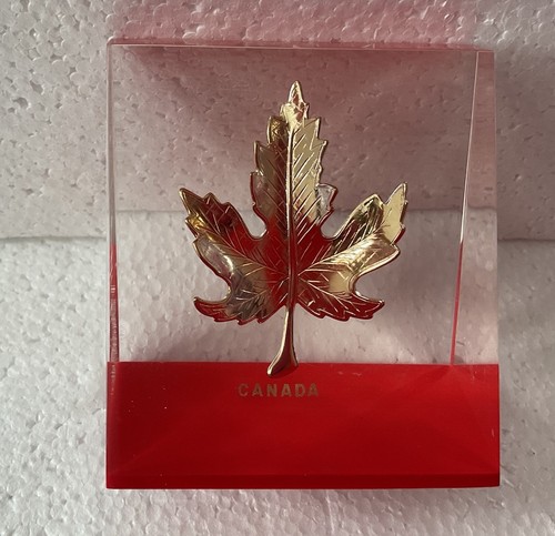 Fermacarte vintage Lucite con foglia d'acero canadese made in Canada adesivo