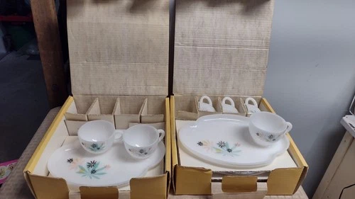 6 Vintage MCM Homestead Snack Plates Cups Atomic Flower Milk Glass Federal Glass