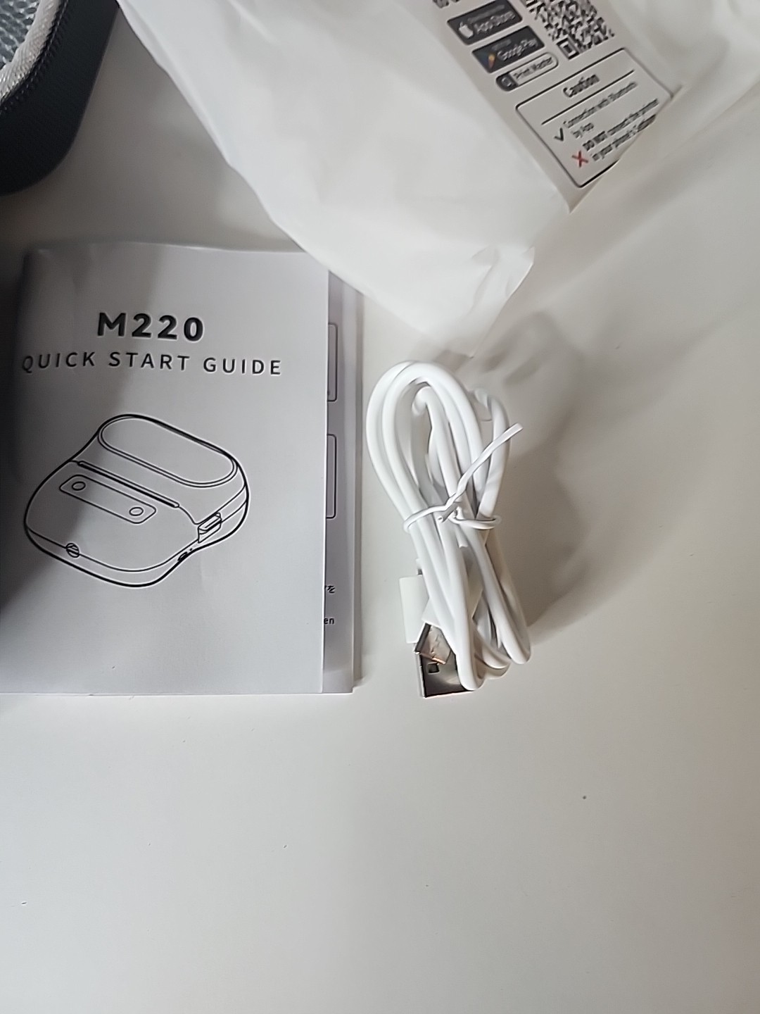 Label Maker Bluetooth Thermal Label Printer W/3 Rolls Labels And Carry Case Read