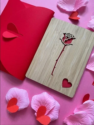 Carte d'amour romantique en bois avec rose rouge pour la SaintValentin, un an... - Photo 1/4