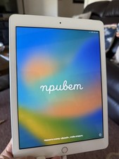 Apple iPad 6 - 128GB - Silver - Very Good Condition