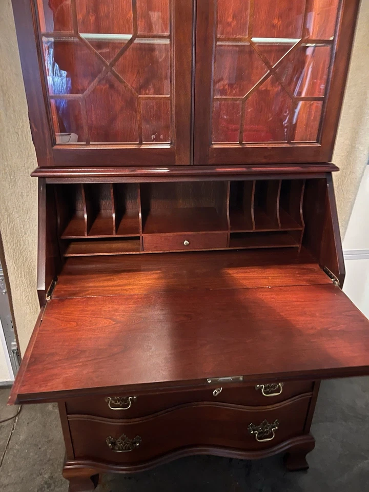 Escritorio antiguo de secretaria de cerezo colonial Jasper Cabinet Company Foto 4 de 4