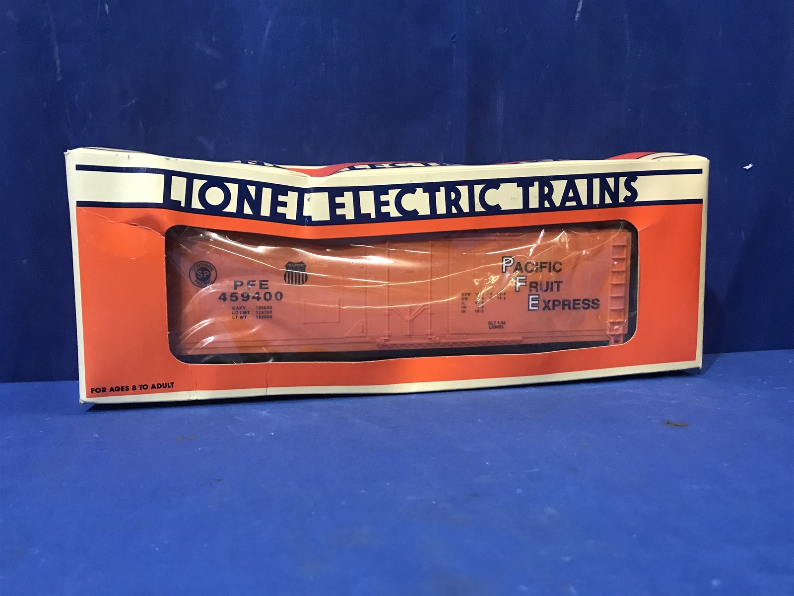 Lionel Trains 617305 PFE Pacific Fruit Express Reefer Car O Scale