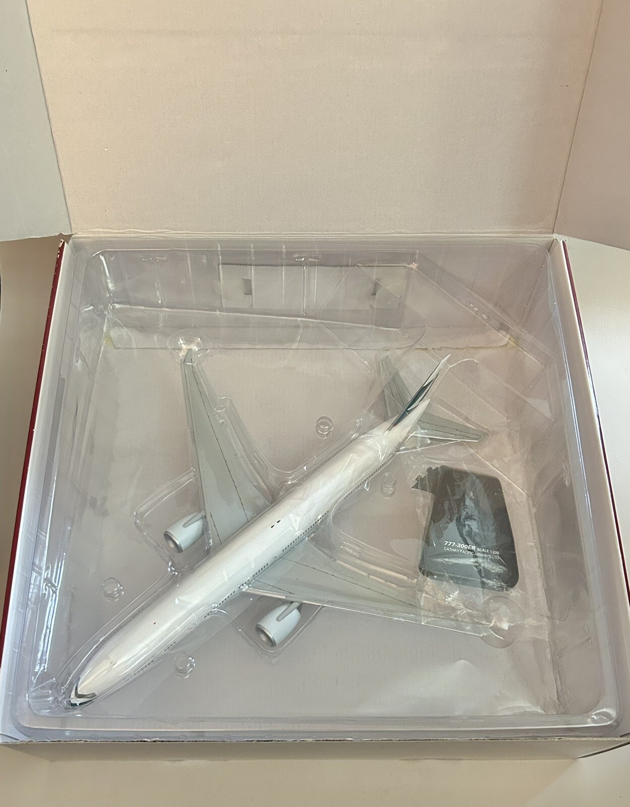 HERPA/HOGAN 1:200 CATHAY PACIFIC Boeing B777-300-ER, Reg. B-KPD (Plastic)