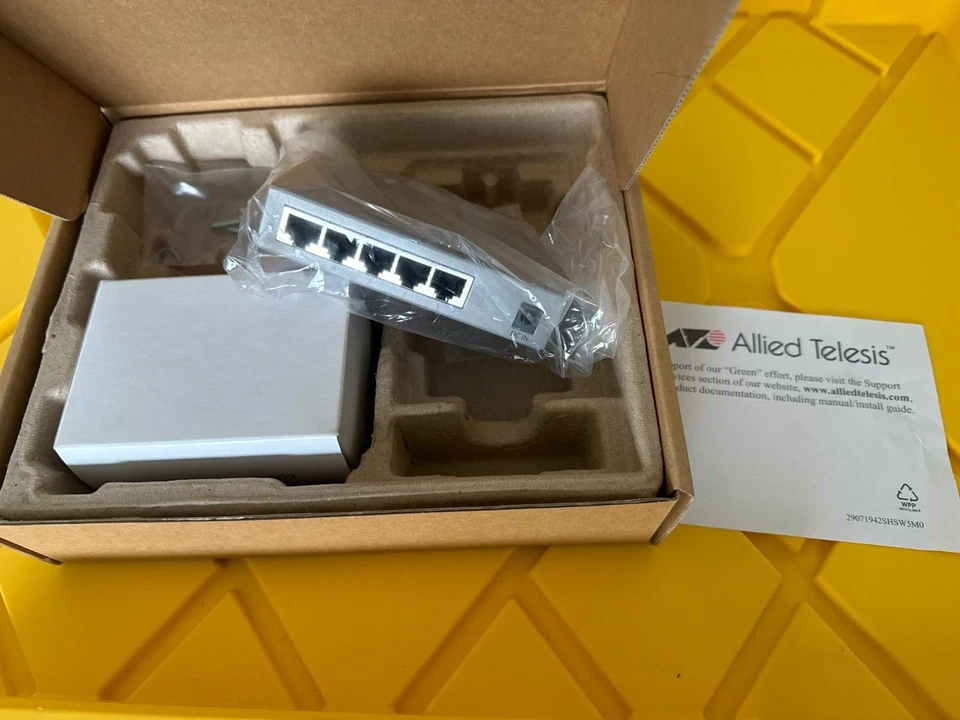 Allied Telesis AT-FS705LE FS700 Series 5 x Ports 10/100Base-TX Rack-mountable - Image 2 of 4