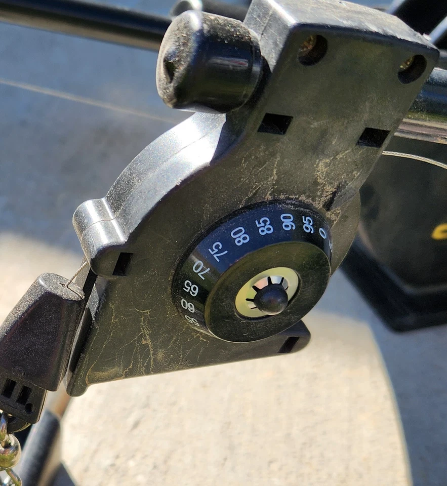 Cannon LAKE-TROLL 手动下车机 带杆架和线释放 — 第 2/3 张图片