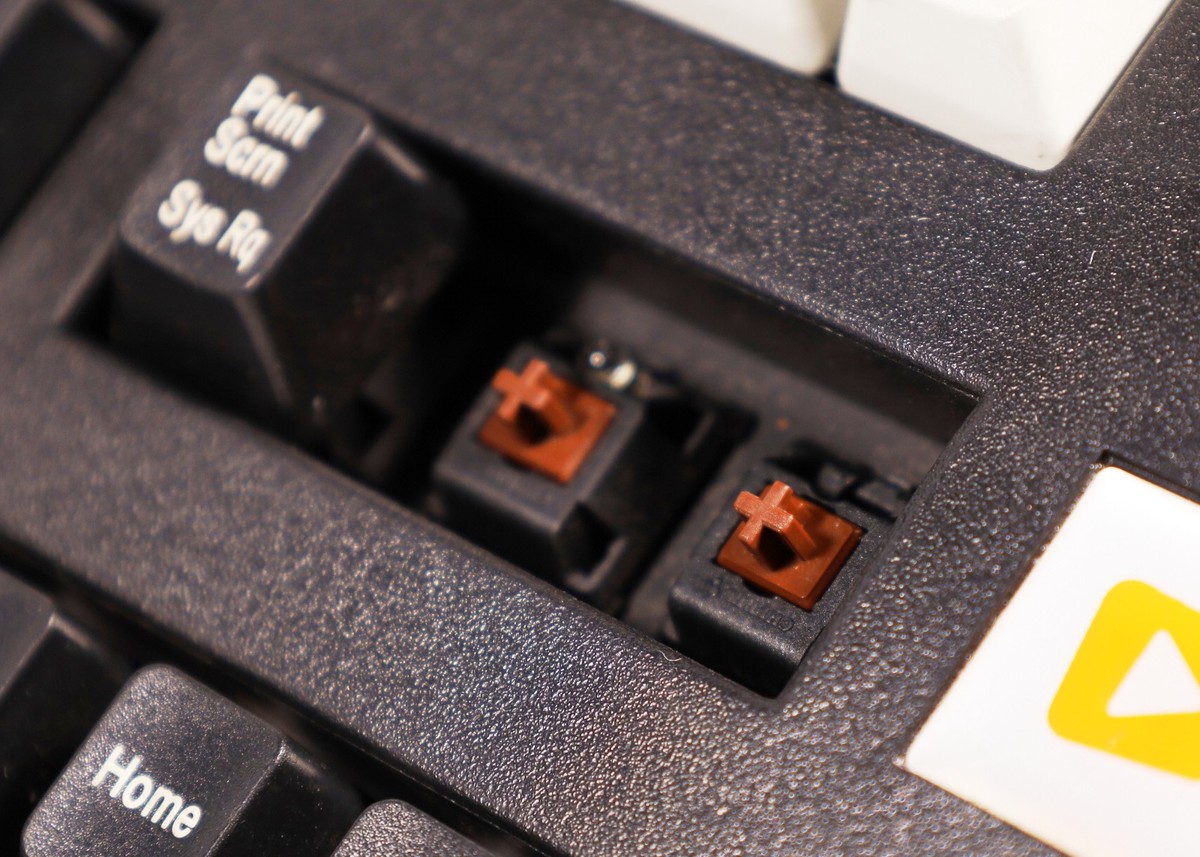 Devlin KMX-143 Rapid Access Mechanical Keyboard Cherry MX Brown
