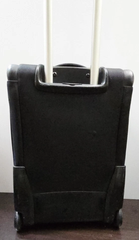 Victorinox Swiss Army 22" Two Wheeled Upright Standard Carryon Luggage, Black - Image 4 of 4