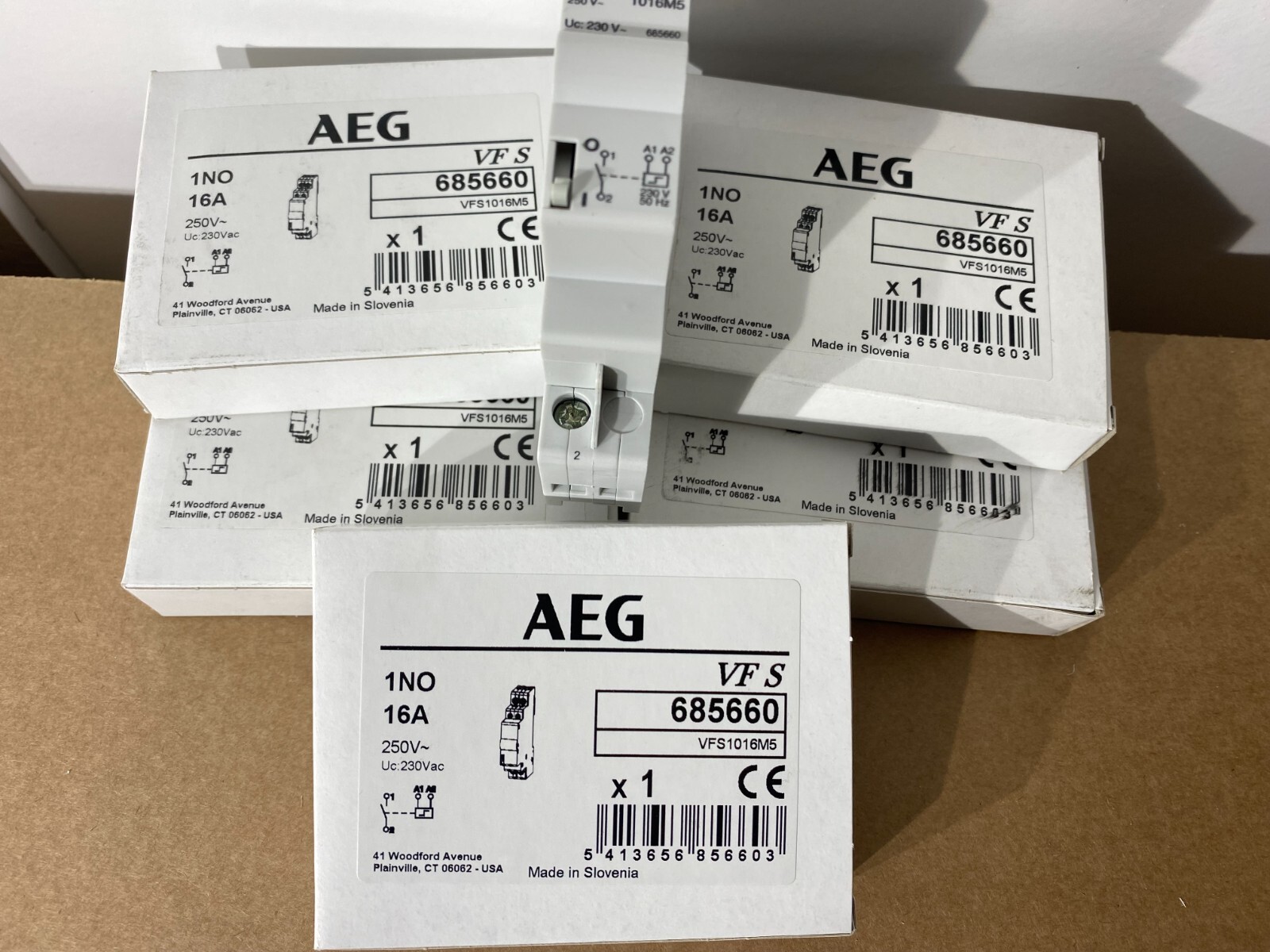 Télérupteur unipolaire 16A AEG commutez vos circuits sans effort