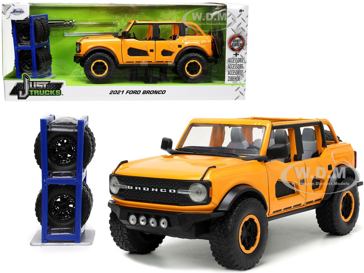 2021 FORD BRONCO ORANGE MET. & EXTRA WHEELS 1/24 DIECAST
